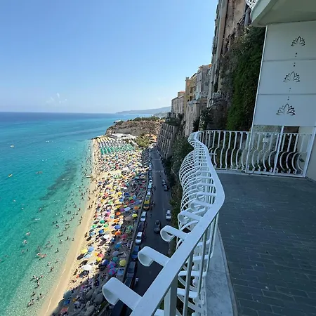 Semesterbostad Panoramico Sull'affaccio Raf Vallone Tropea