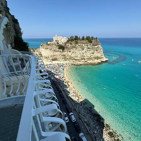 Panoramico Sull'affaccio Raf Vallone