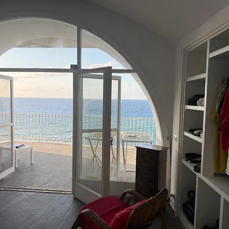 Semesterbostad Panoramico Sull'affaccio Raf Vallone Tropea